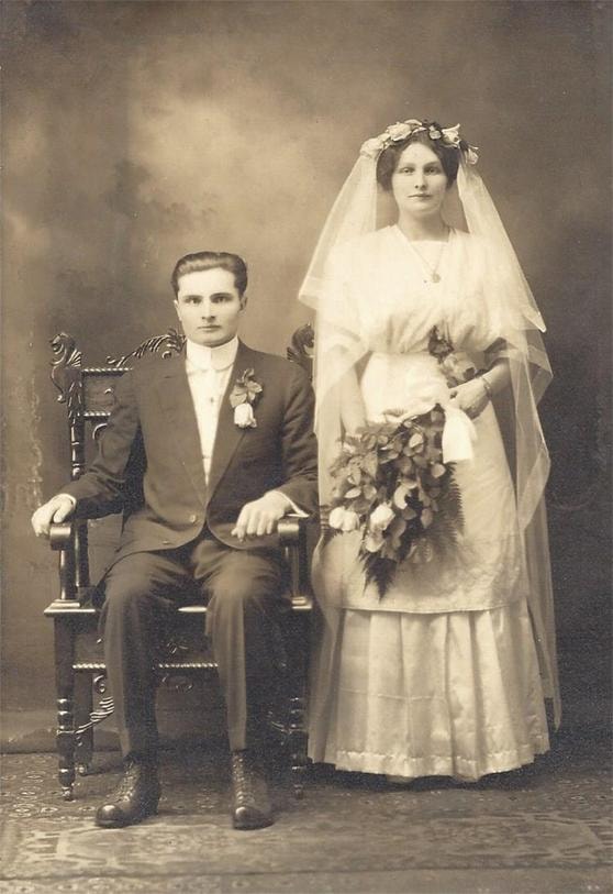 Wedding portrait of Otto Daniel Wilhelm Bullert and Marie Clara Brakhage, 1913